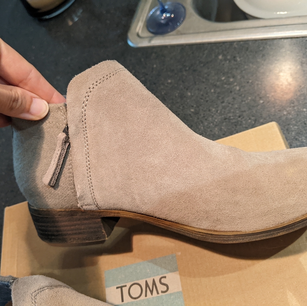 Toms grey Deia suede wool booties 8.5 - Picture 2 of 9